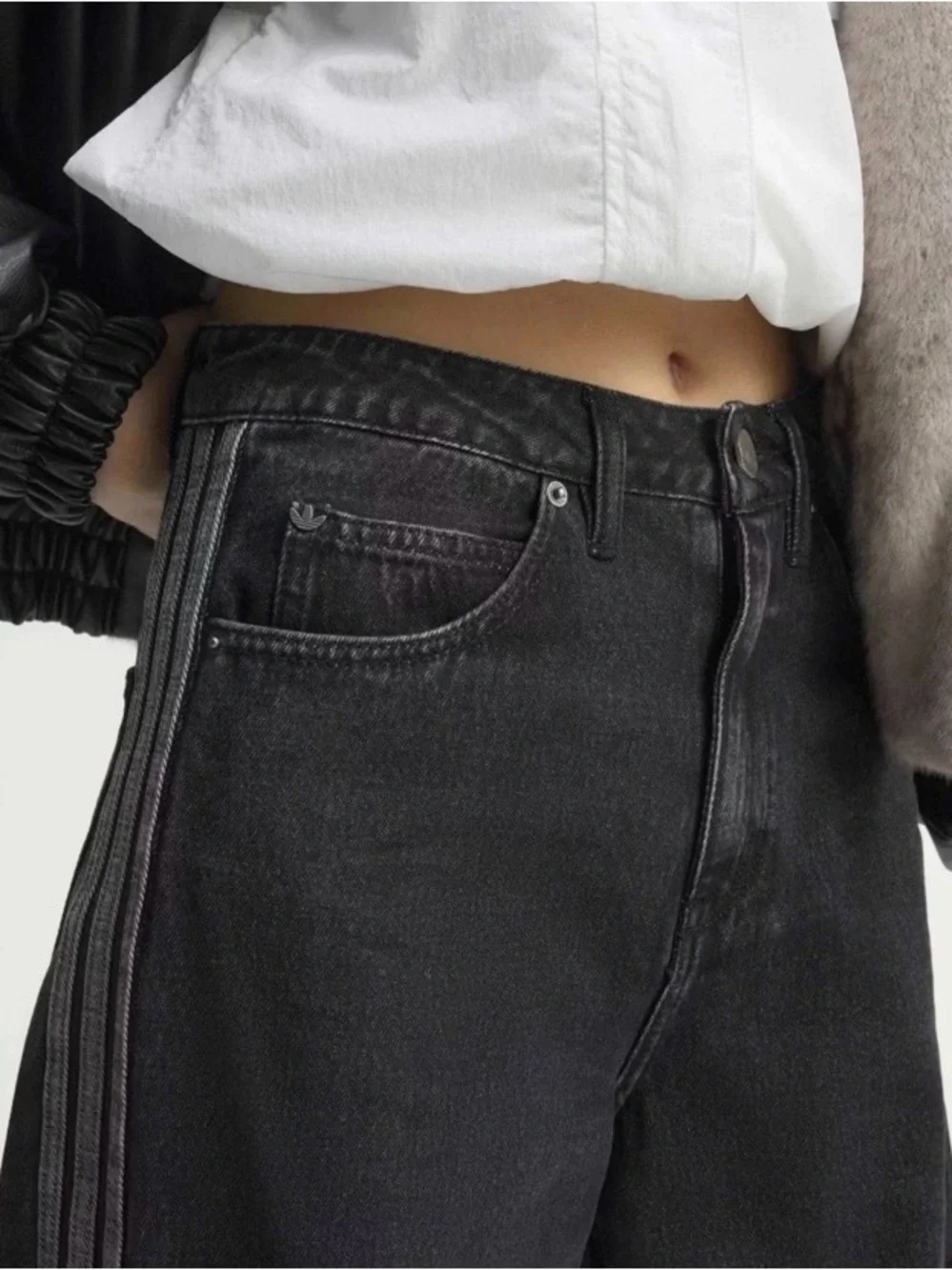 New adidas Originals Women's High-Rise Wide Leg Denim Pants Sz. 27x32